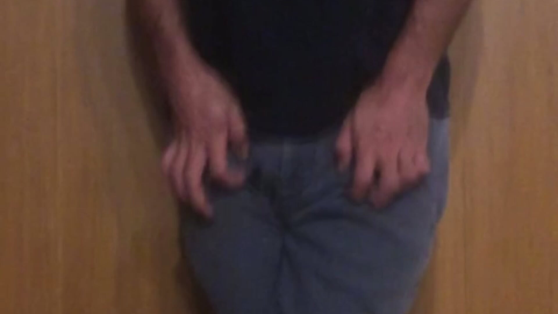 Wetting my grey pants at home - video av diapercucky cam-modell
