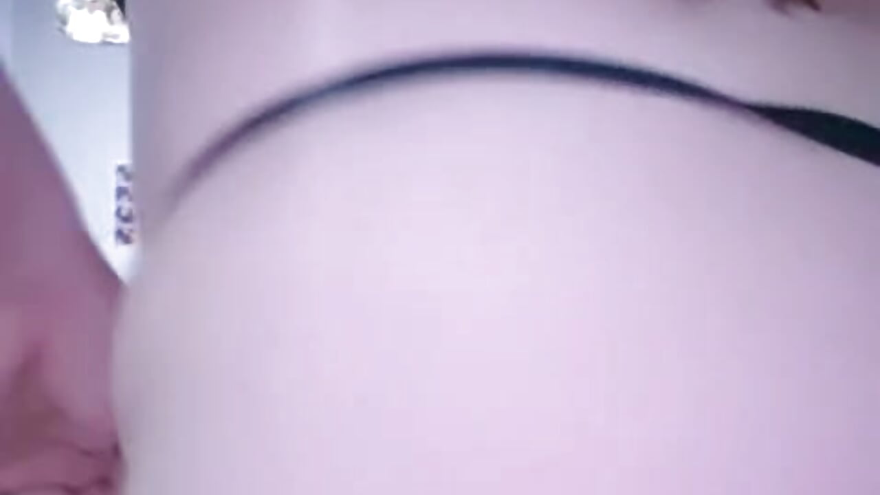 i have a big ass 🍑♥️ - video by redd_velvet cam model