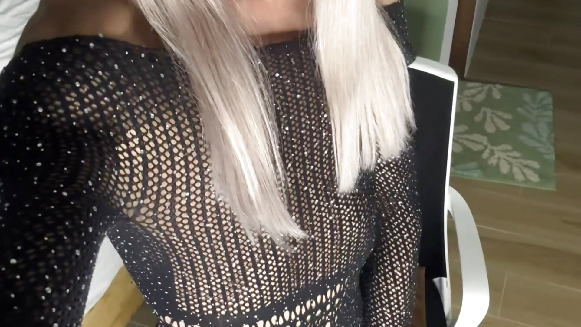 vee_huge – popularni video modela na kameri 3399