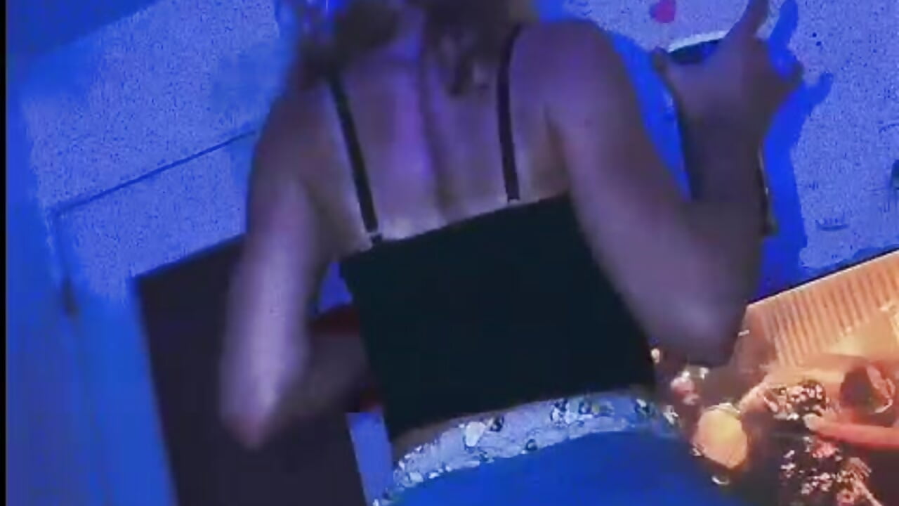 Goldie Show – video af MissGoldieB cam-model