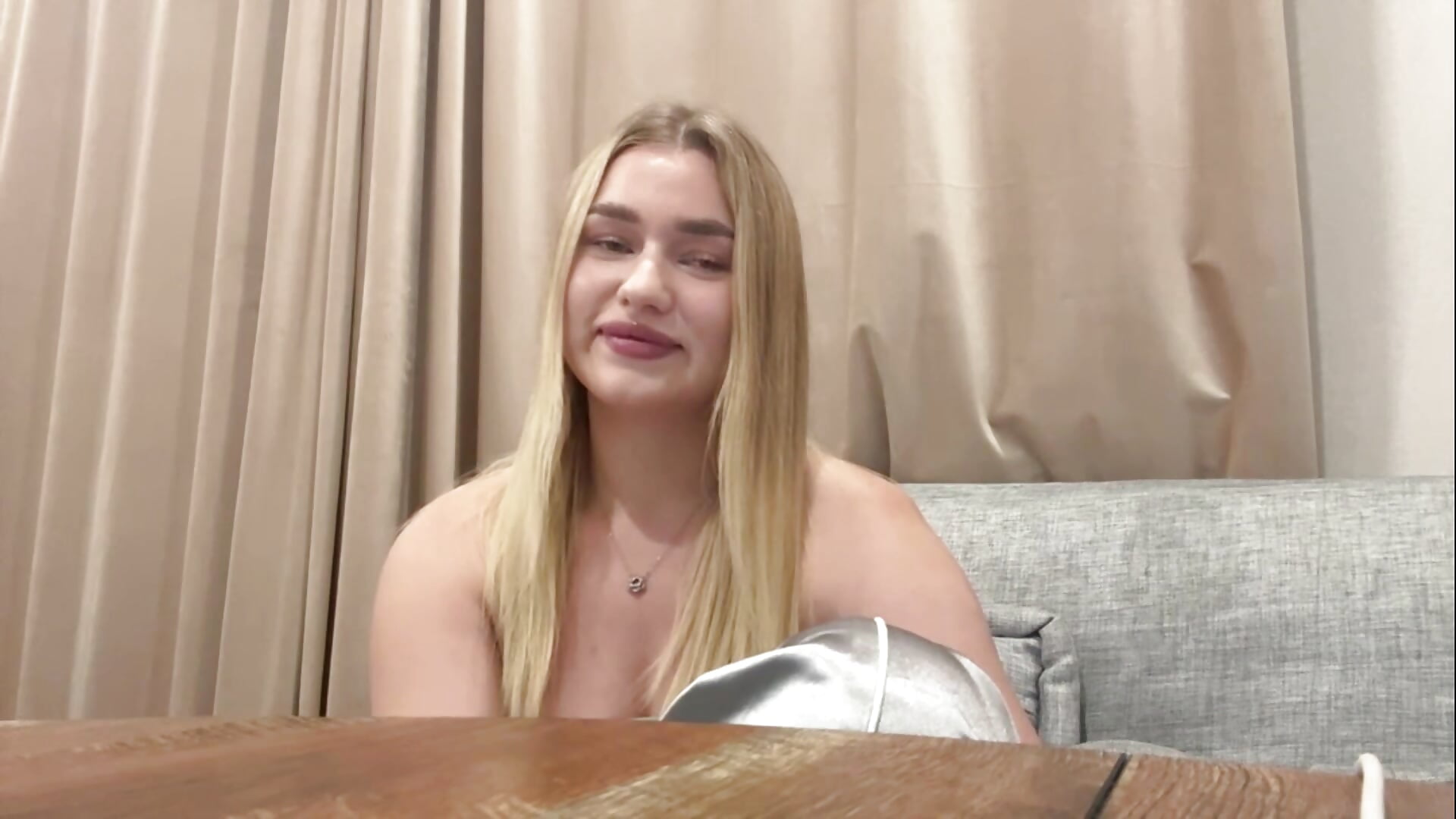 I am yapping - відео від вебкаммоделі LynneKinn