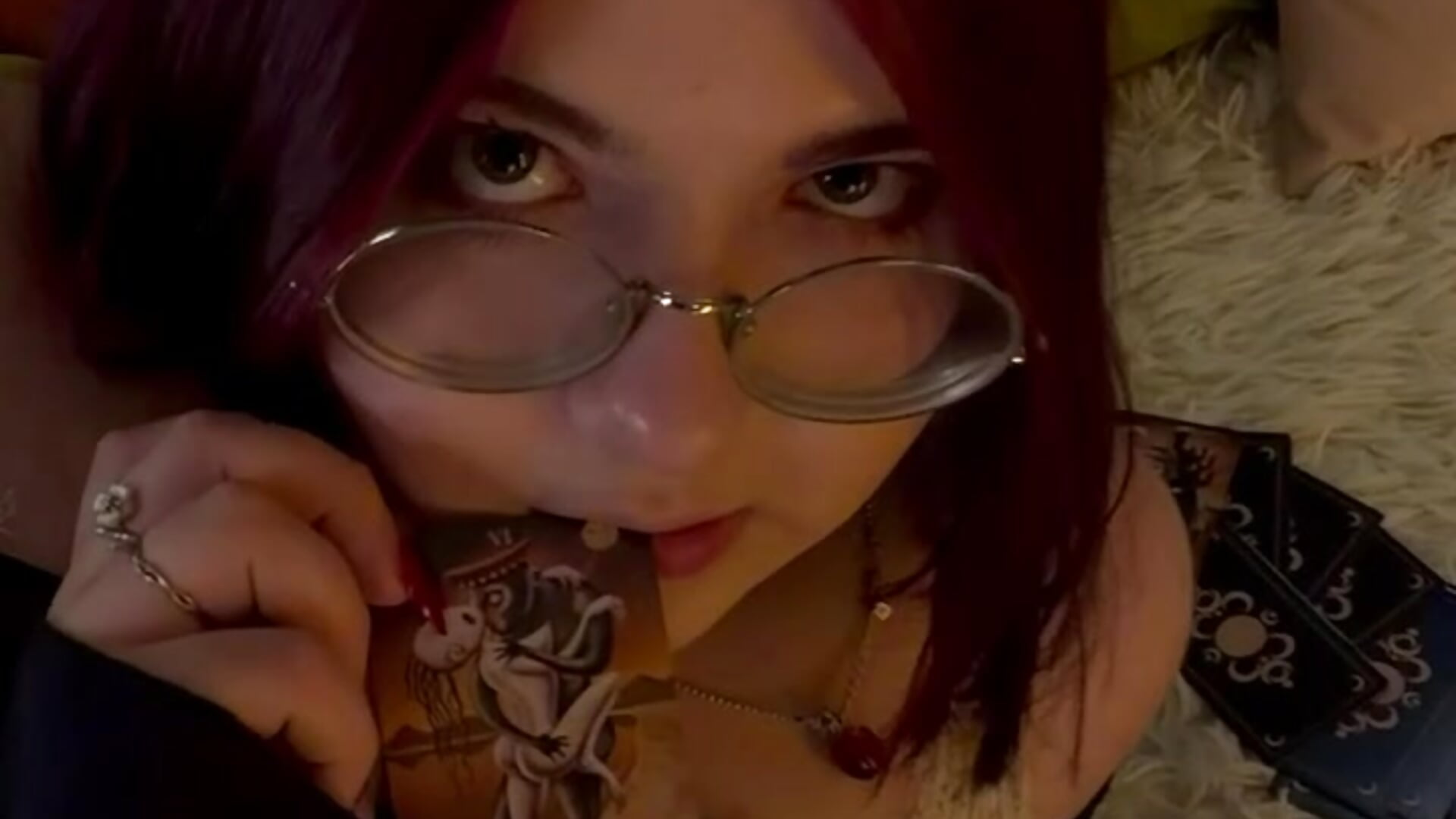 Want me to tell your fortune? I see happiness, love, and a passionate private encounte😈 - відео від Siena_fox_