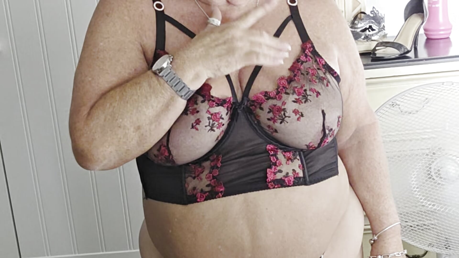 Snippet of my strip tease video - βίντεο μοντέλου Bridget-valentine