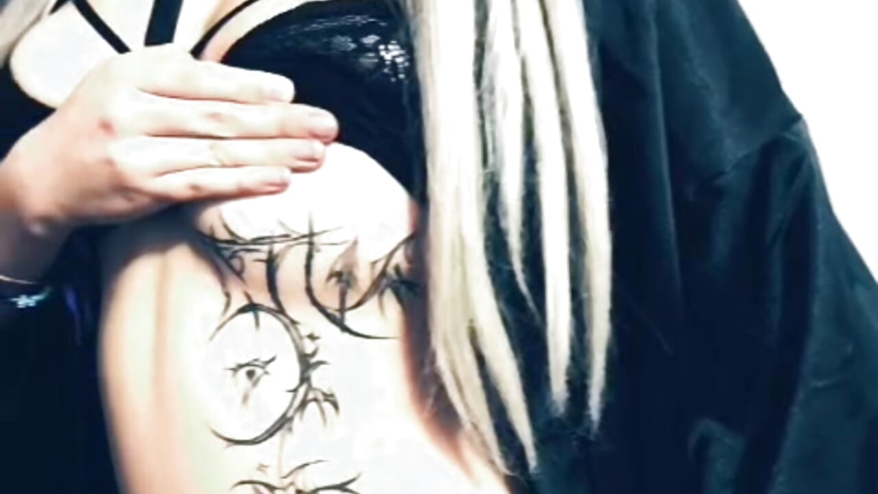 tatoos Raven - Vídeo de Raven_Rose_, modelo de vídeos