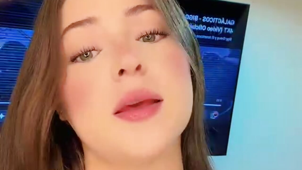 Me ✨ – video od webkamerové modelky Miaroosee