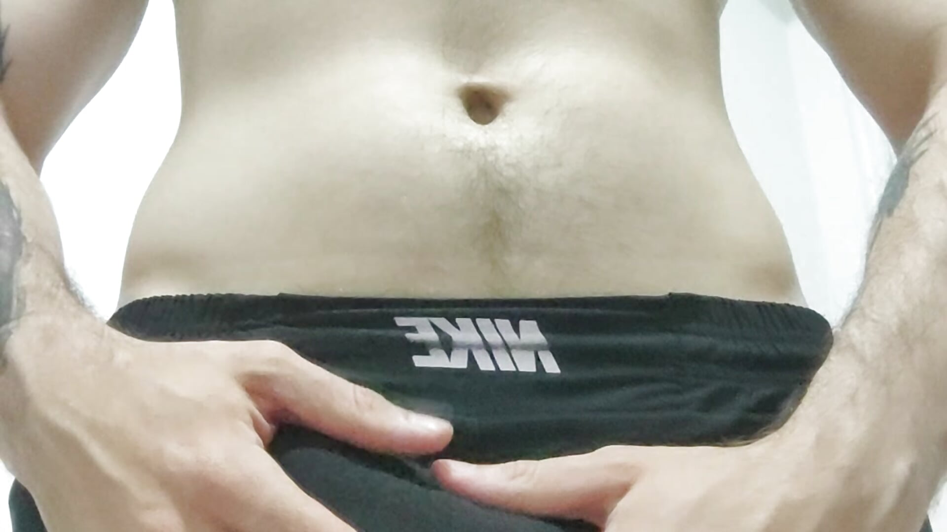 Mostrando um pouquinho do corpo 💪🏼🍆🙈 – video od webkamerové modelky GreenEyesFit