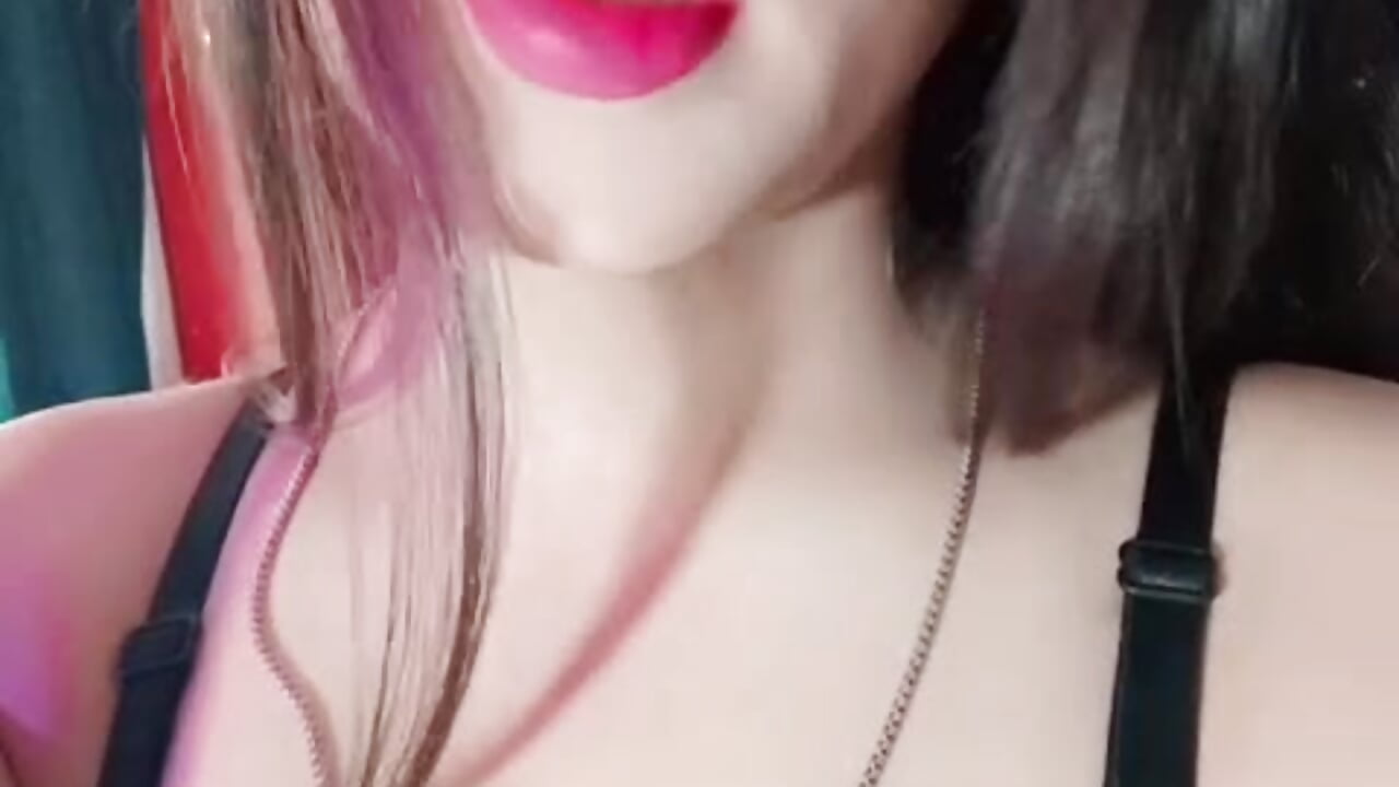 video2 – video od webkamerové modelky valee_smith0