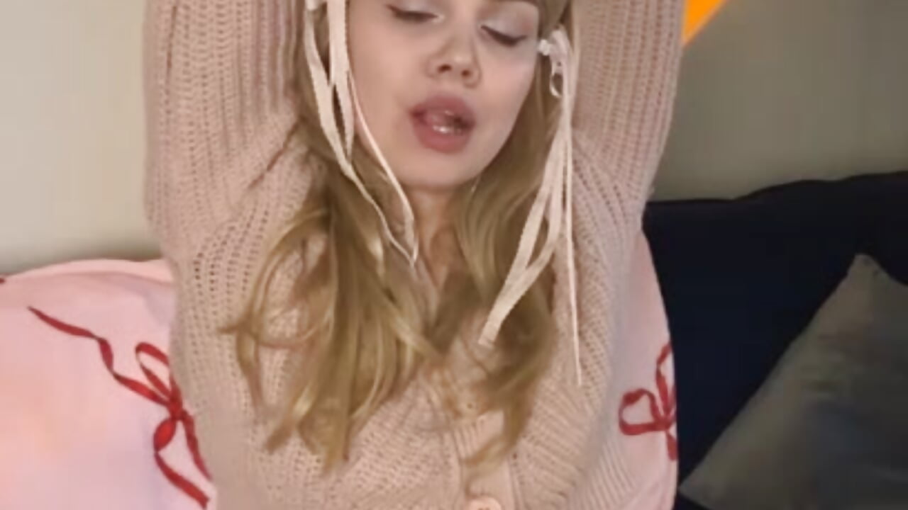 ✨teasing stretch3 - video by TalyaMeow cam model