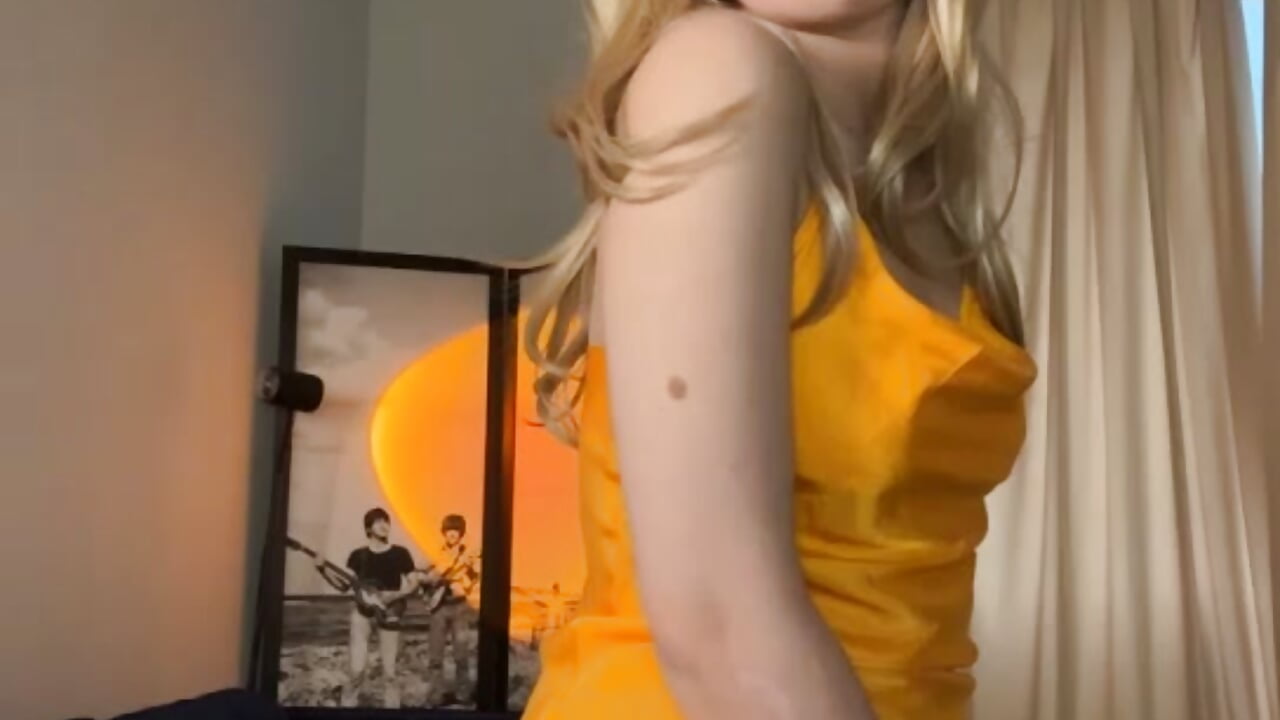 I caress myself in my new dress. - video oleh model kamera TalyaMeow