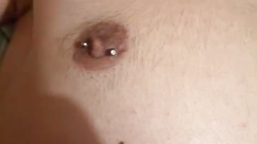nipple piercing - video van ChaserBoy_ cam-model
