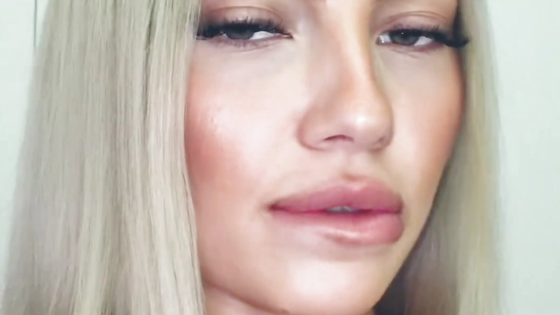 My LipSing - WavaHessler adlı kamera modelinin videosu