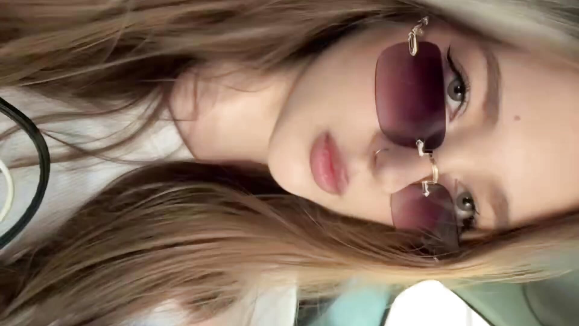 Aesthetic – video modela na kameri Annyserein