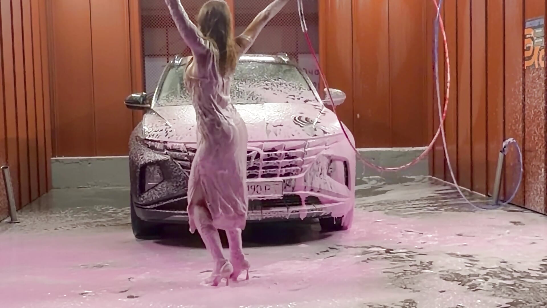 Car washing 🧽 - lucie_bonnie 캠 모델의 동영상