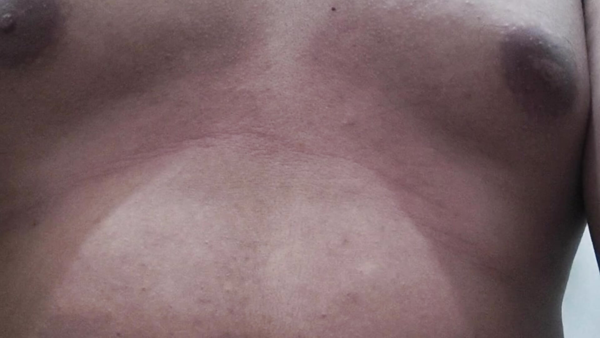 (•)(•) – video modela na kameri CamiP081