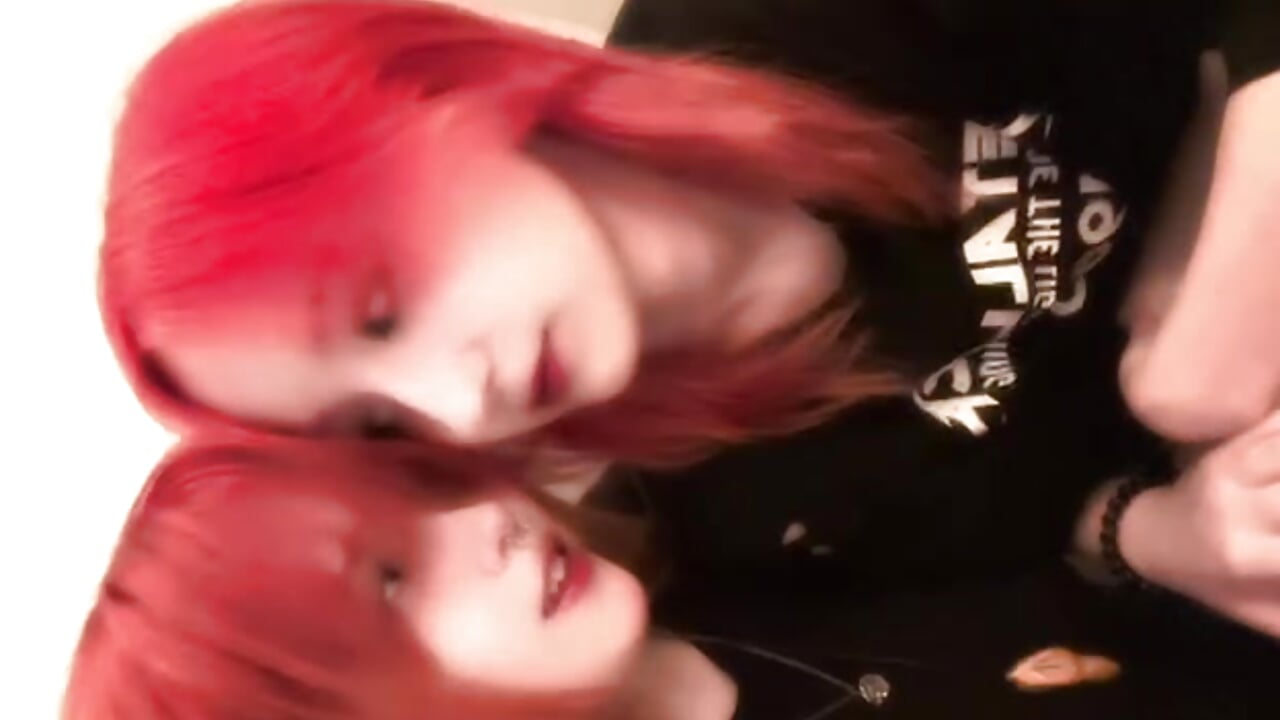 <3