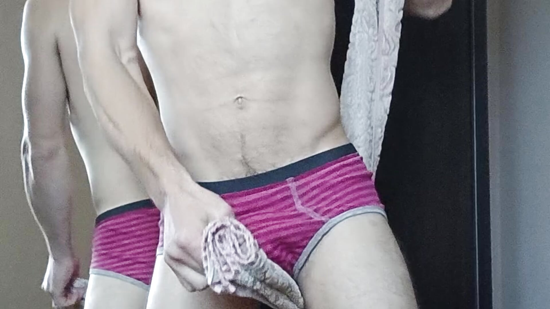 Towel Game - clip cu Samuel000000 model videochat