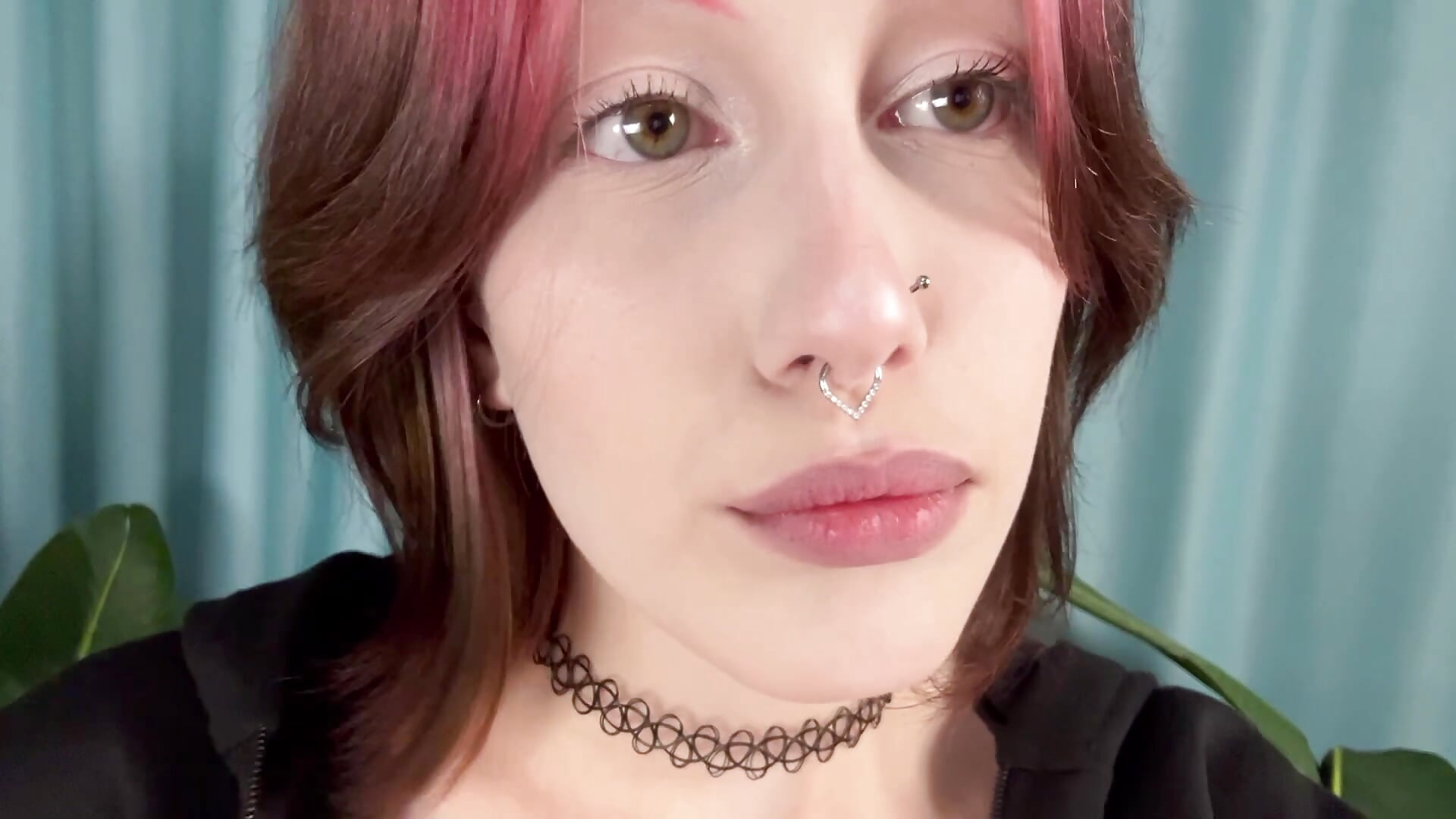 A close-up of my piercing – video od webkamerové modelky MarryMiler