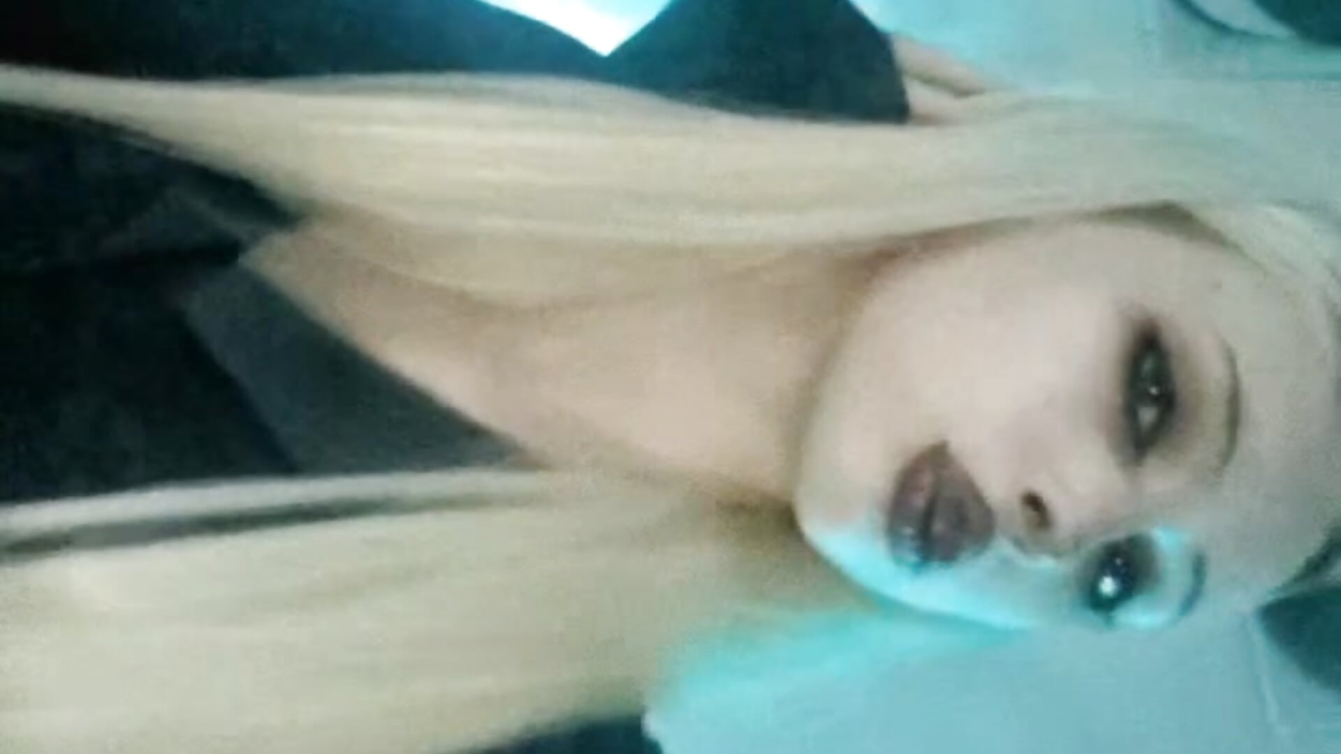 meow meow - video oleh SamFenstermacher kamera model