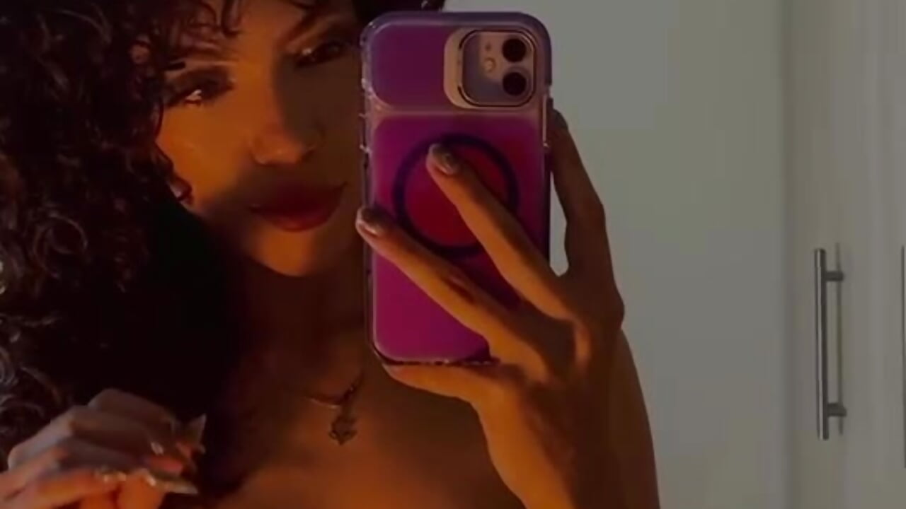 hi bby - video oleh BeellaRosse kamera model