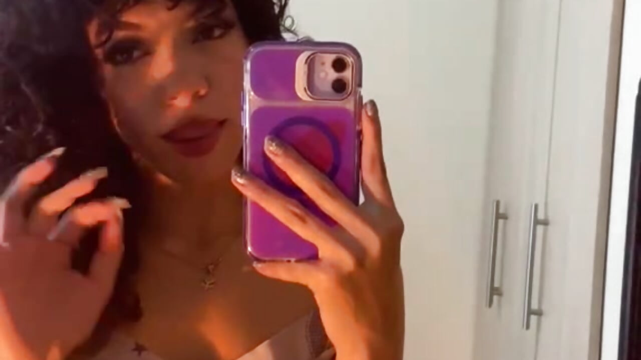 WhatsApp Video 2026-10-08 at 22,12,55 - video oleh BeellaRosse kamera model