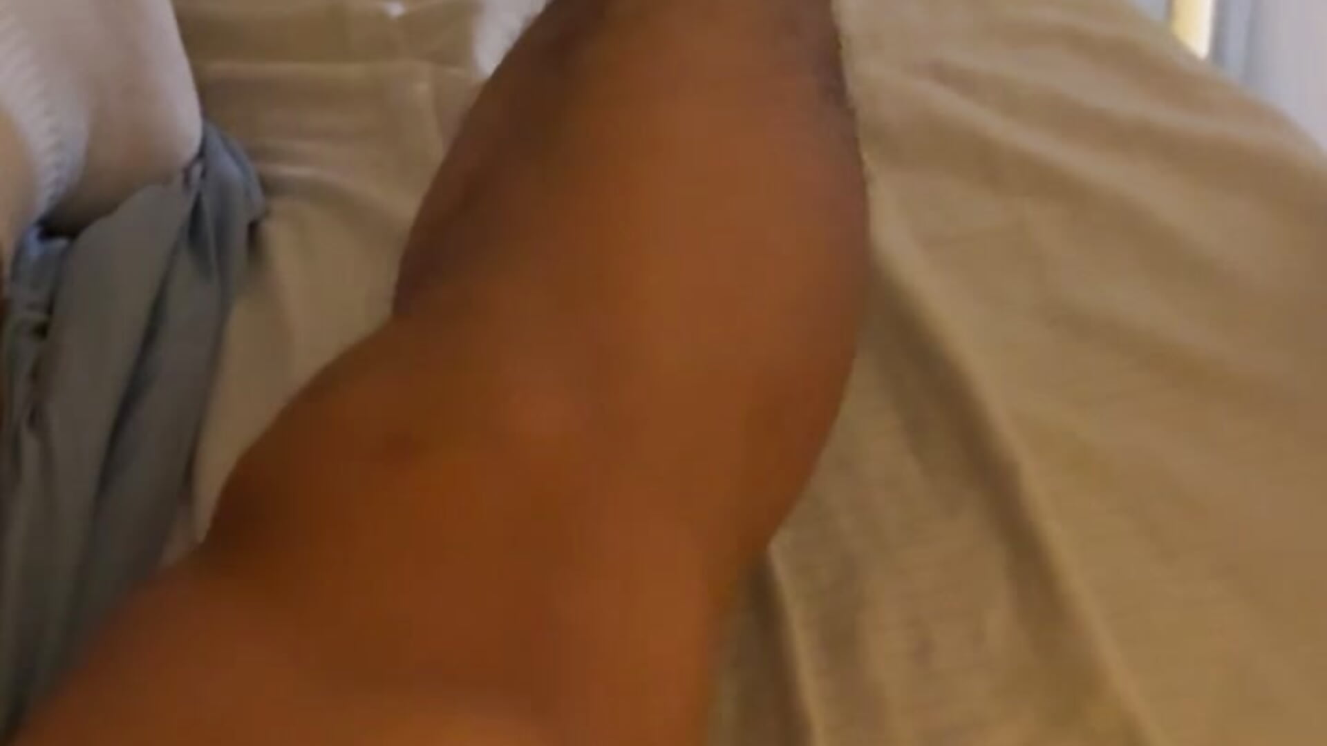 puppy's paws - video của người mẫu cam Pup_Tan