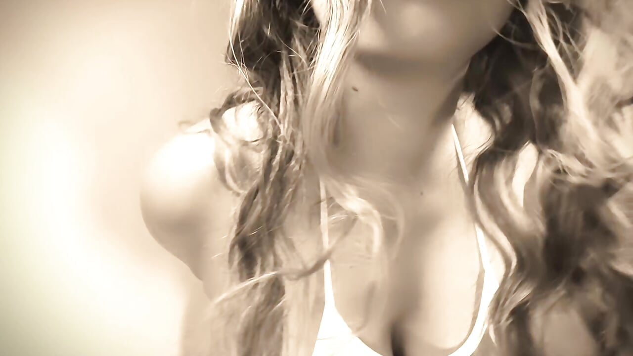 profile-intro-video-1791725682 - video by Anastacia_Mon cam model