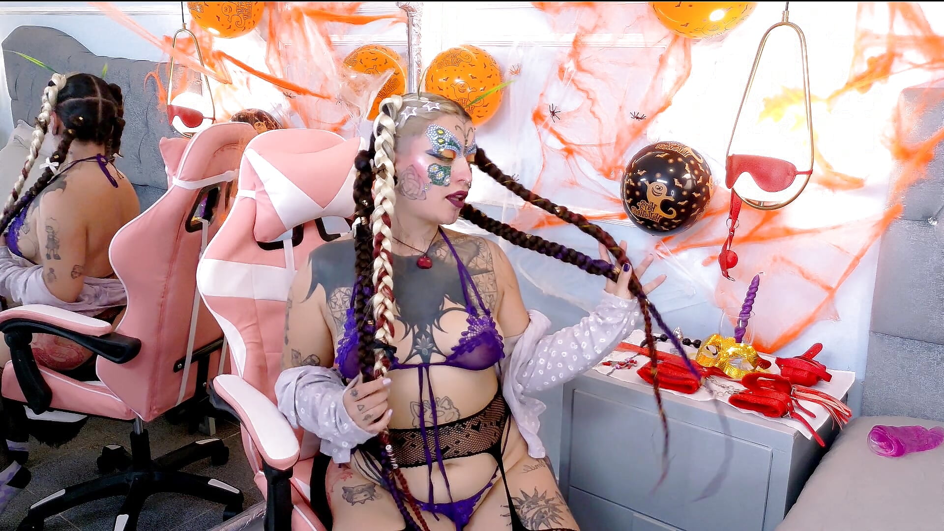 Tonight I don’t want to scare you… I want to be your sweet temptation.😈 - Luanna_2 adlı kamera modelinin videosu