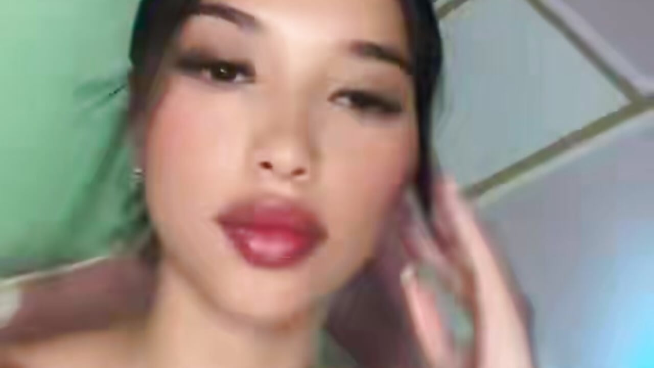 profile-intro-video-1791172031 - video oleh vale_hot_01 kamera model