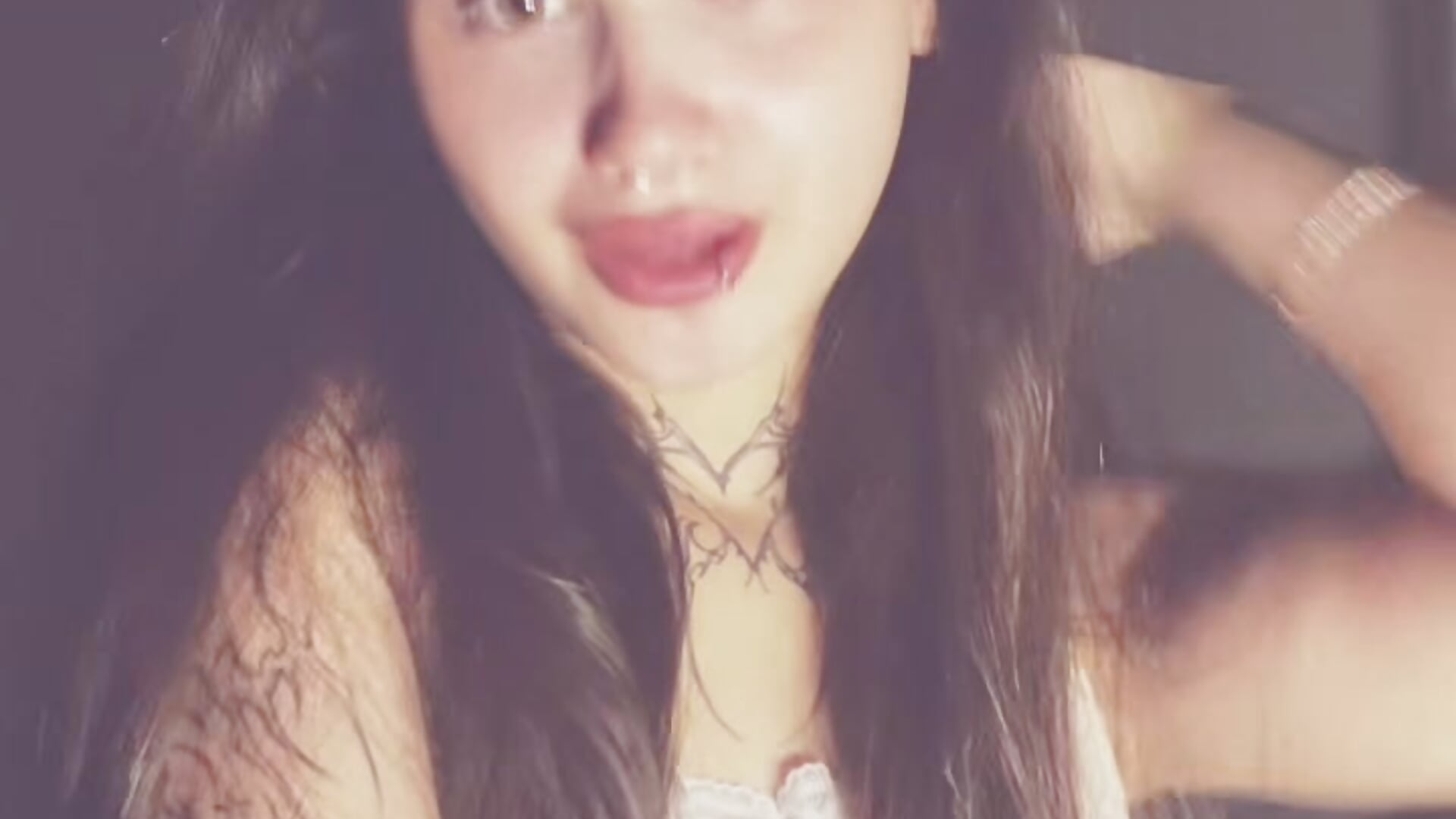 ME - video oleh MELISSEIA kamera model