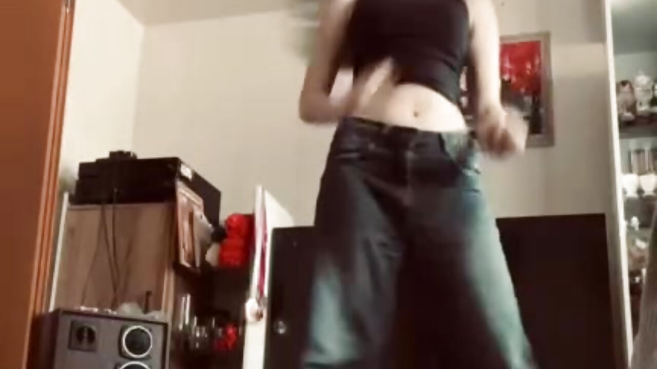 An energetic dance - video by KatiaBozeman cam model