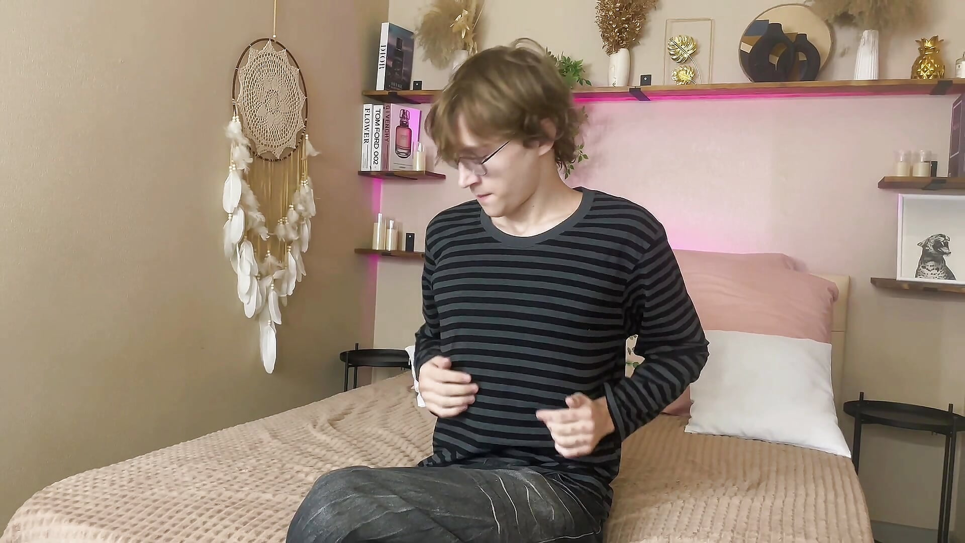 a cute boy for you💓🥰🥰 - วิดีโอโดย Parker_Robinson