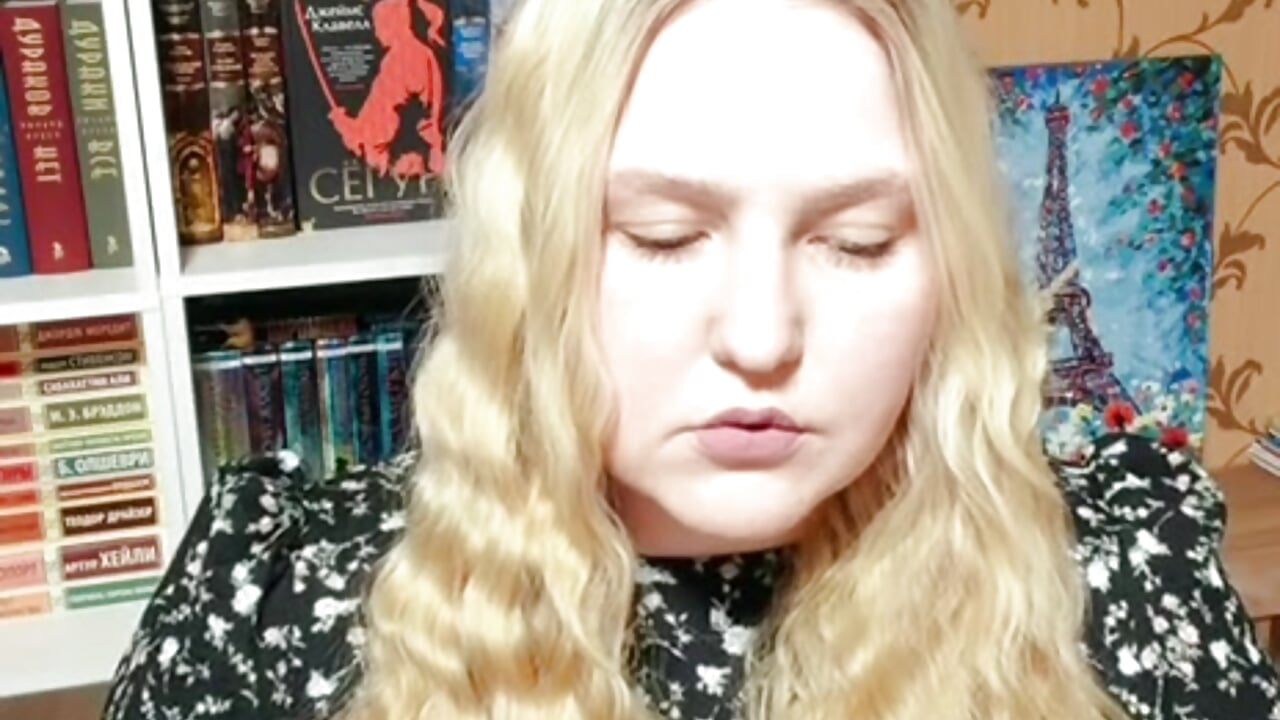 Hello there!❤ - video by Mira_Lunar cam model