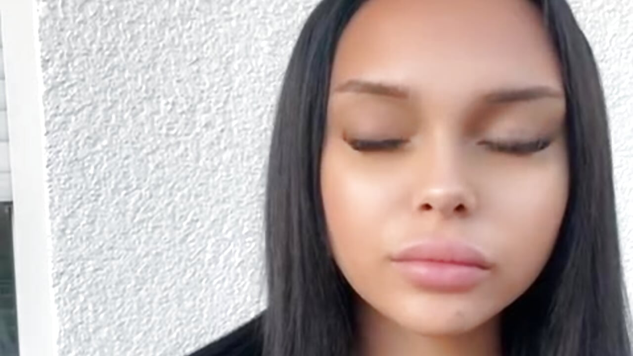 WhatsApp Video 2026-10-06 at 16,54,50 - video di HotEmii modella di cam