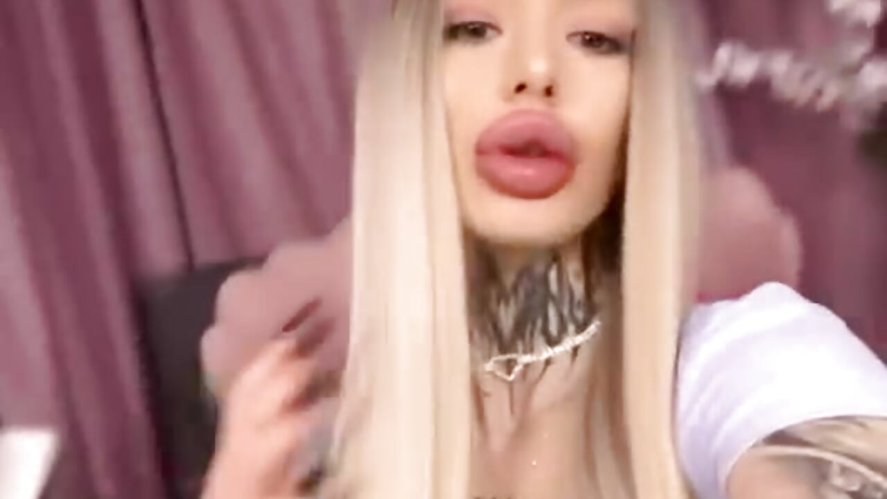 4 - video của người mẫu cam FoxxieLolla