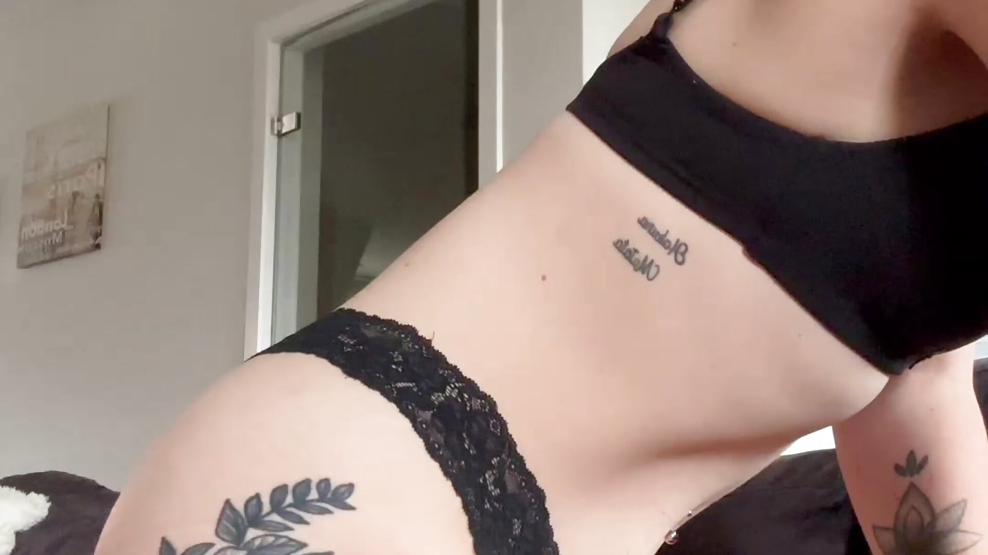 👀 - סרטון של LanaxJay, דוגמן/ית מצלמה
