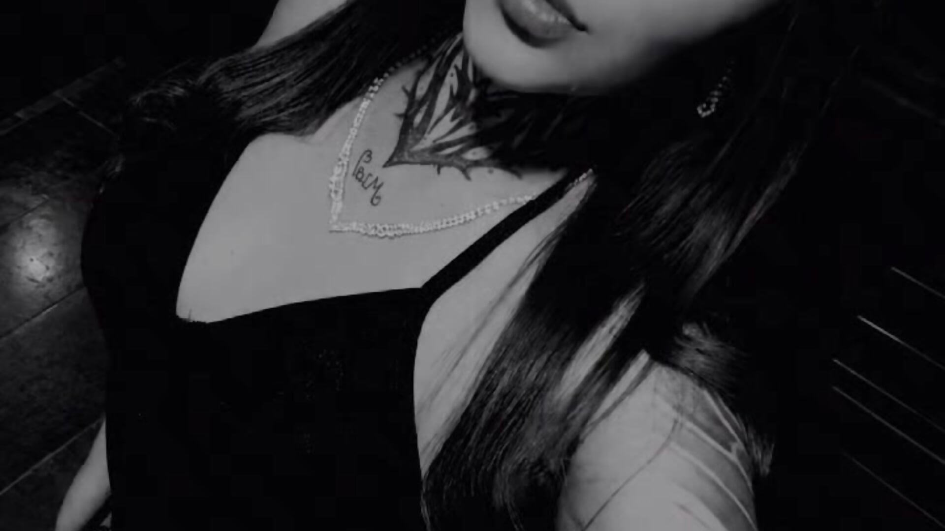 1000172019 - video oleh Cloee_taboo kamera model