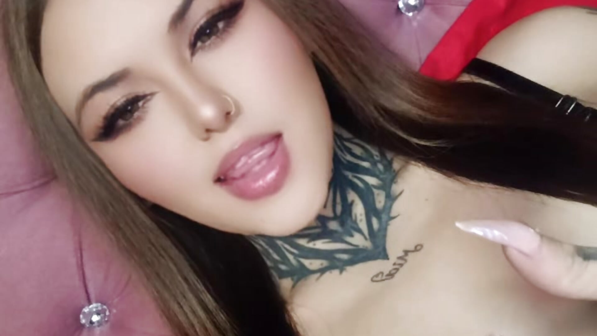 1000171251 - video oleh Cloee_taboo kamera model