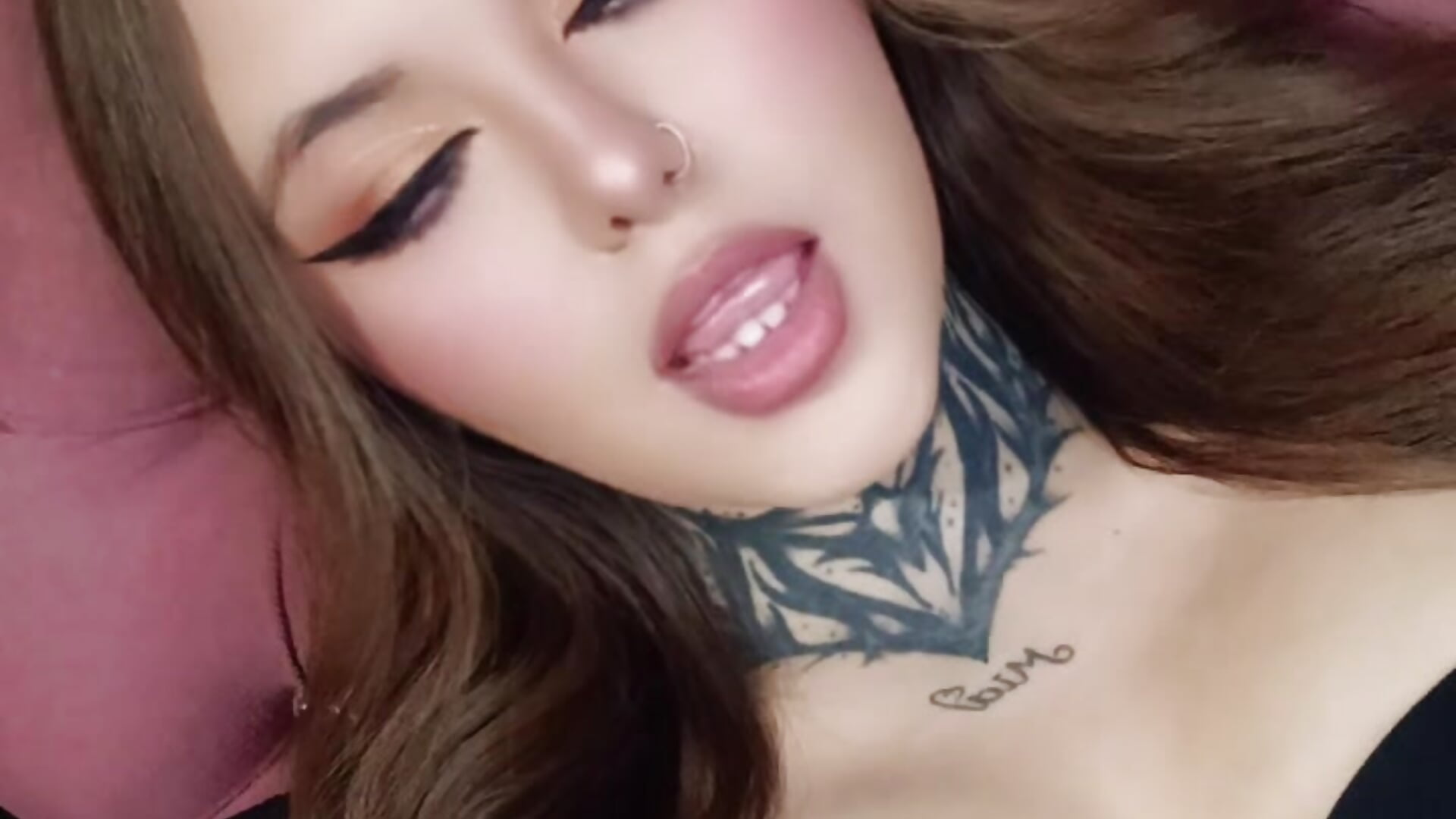 1000165885 - video oleh Cloee_taboo kamera model