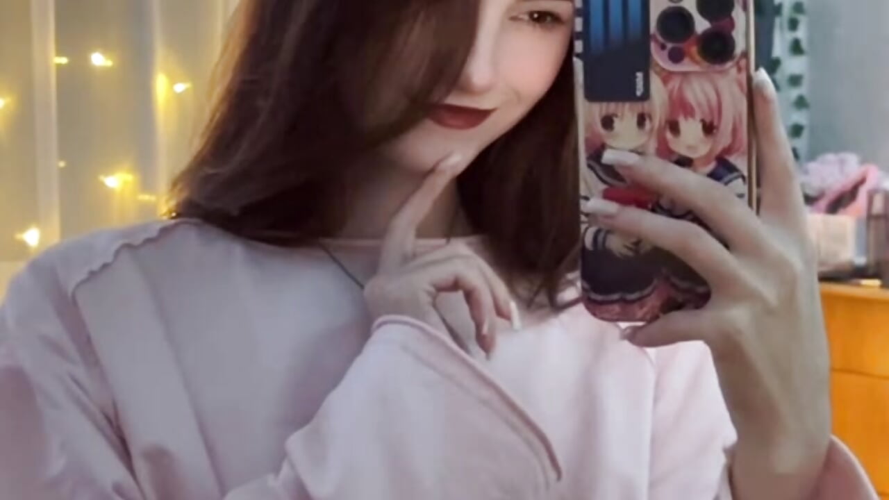 uwu – video od webkamerové modelky Kkatrinkamalinka