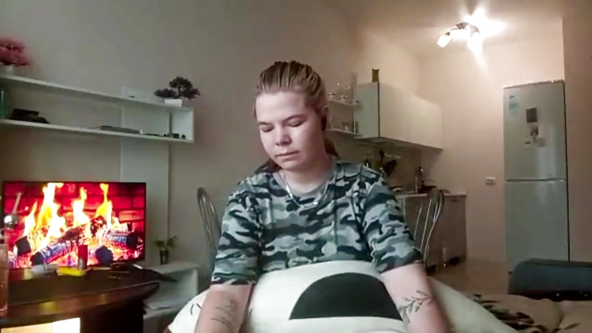 Watch it once. Then notice you’re still thinking about it. - video od modelky/modela OkKincheloe