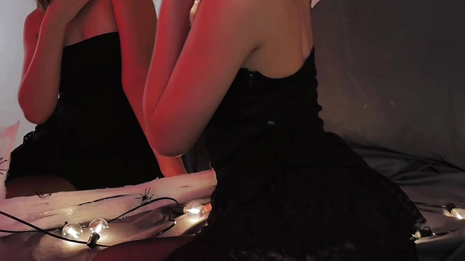 Just a sexy and cute little devil causing some halloween mischief 😈🍬 - Video von OneInaMILLION-- Cam-Model