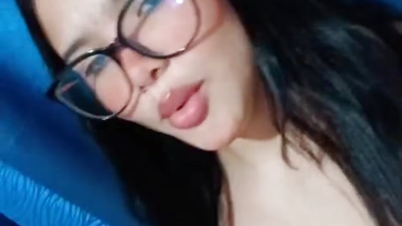 A girl with a sweet face and a wicked mind. - video by Lunaa_Little cam model