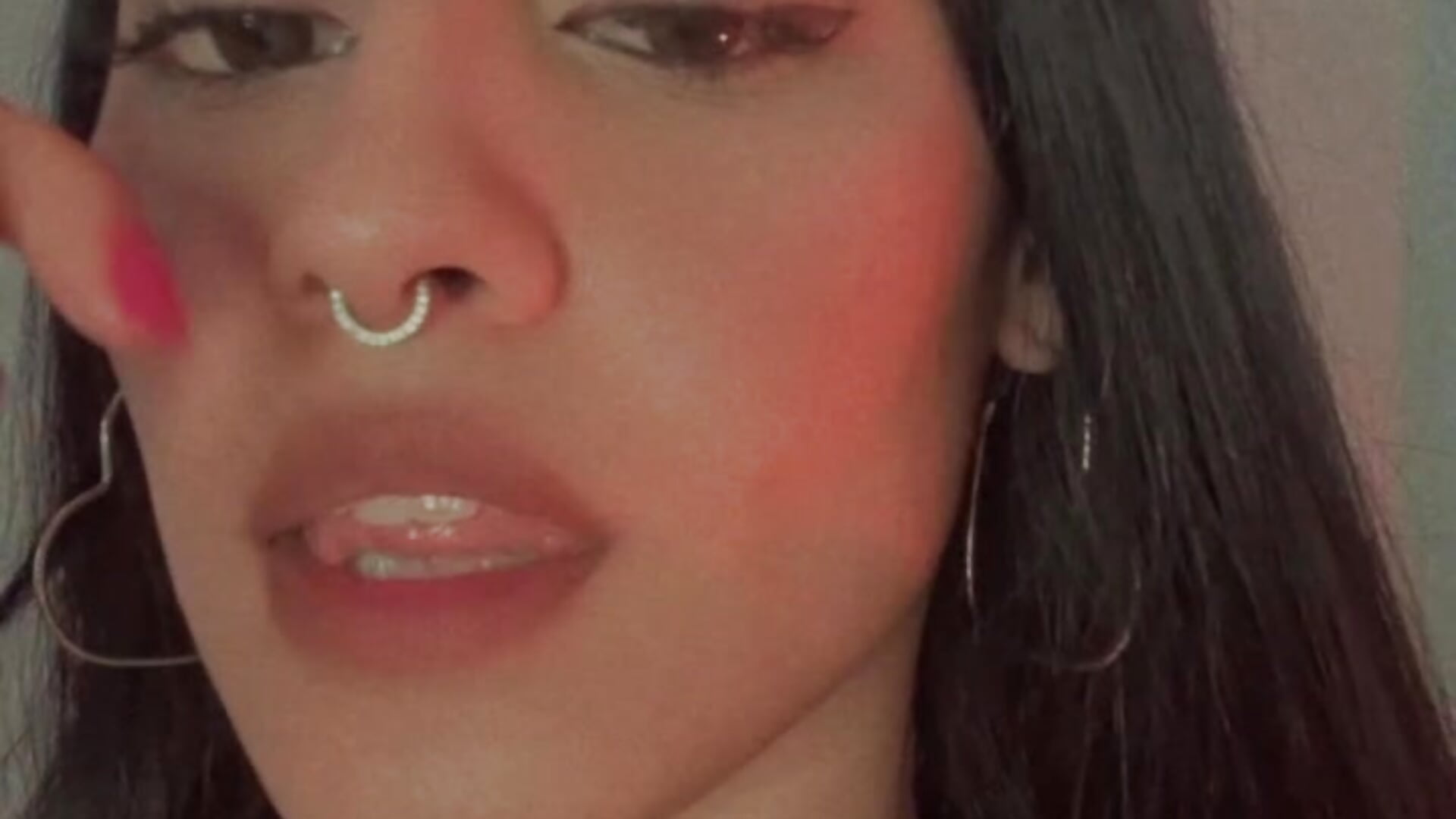 PIERCING - vídeo de Arianarosee__