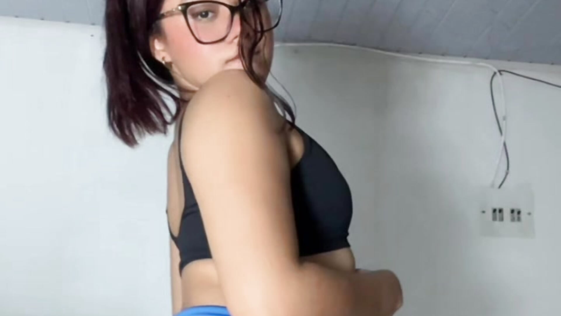 SEXYS – video od webkamerové modelky kaira_rosee