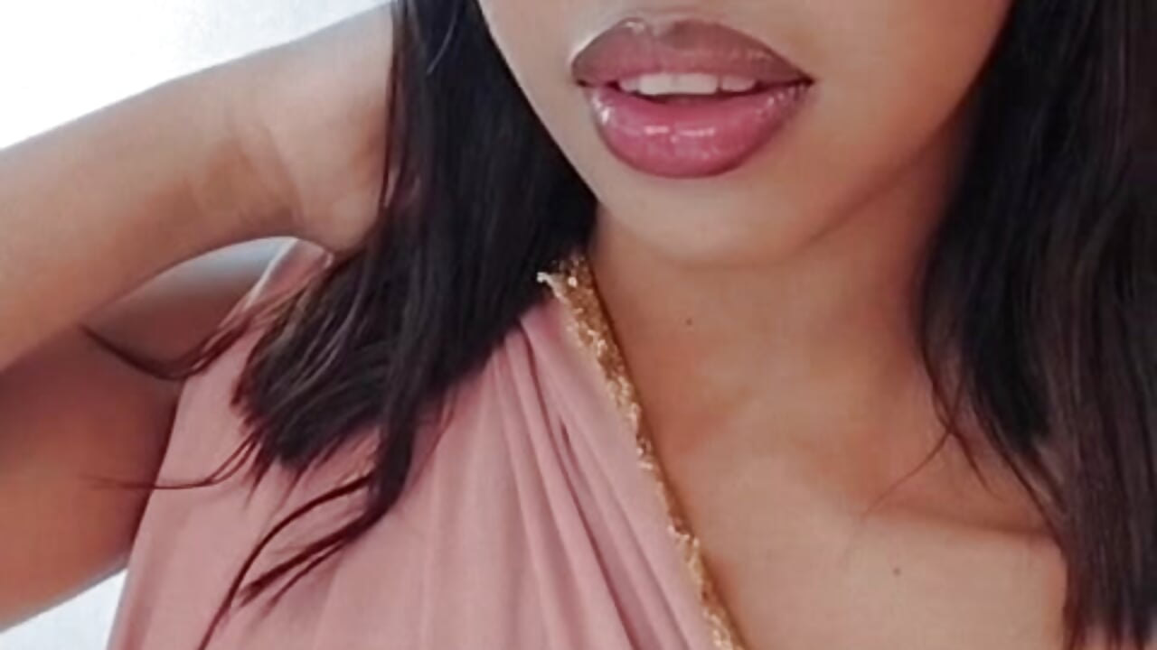 very juicy lips♥ - vidéo du modèle de showcams _simran_kaur330306