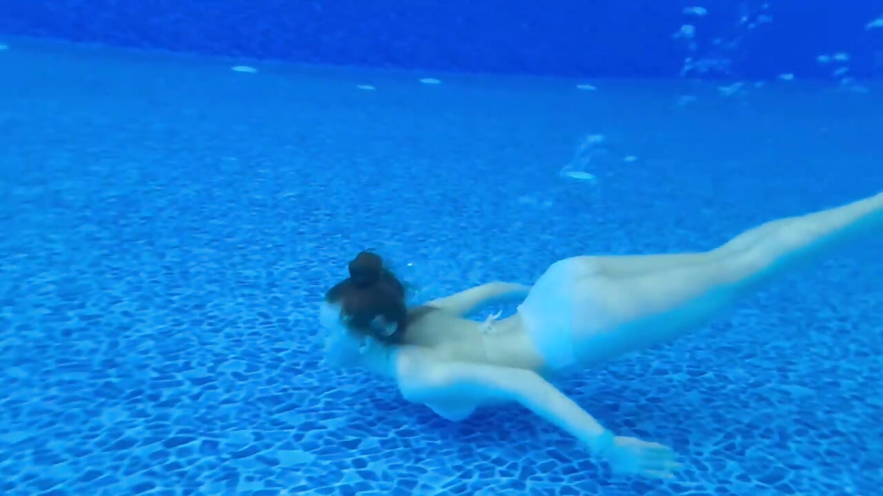 I swim here💦 - video oleh AliceWet kamera model