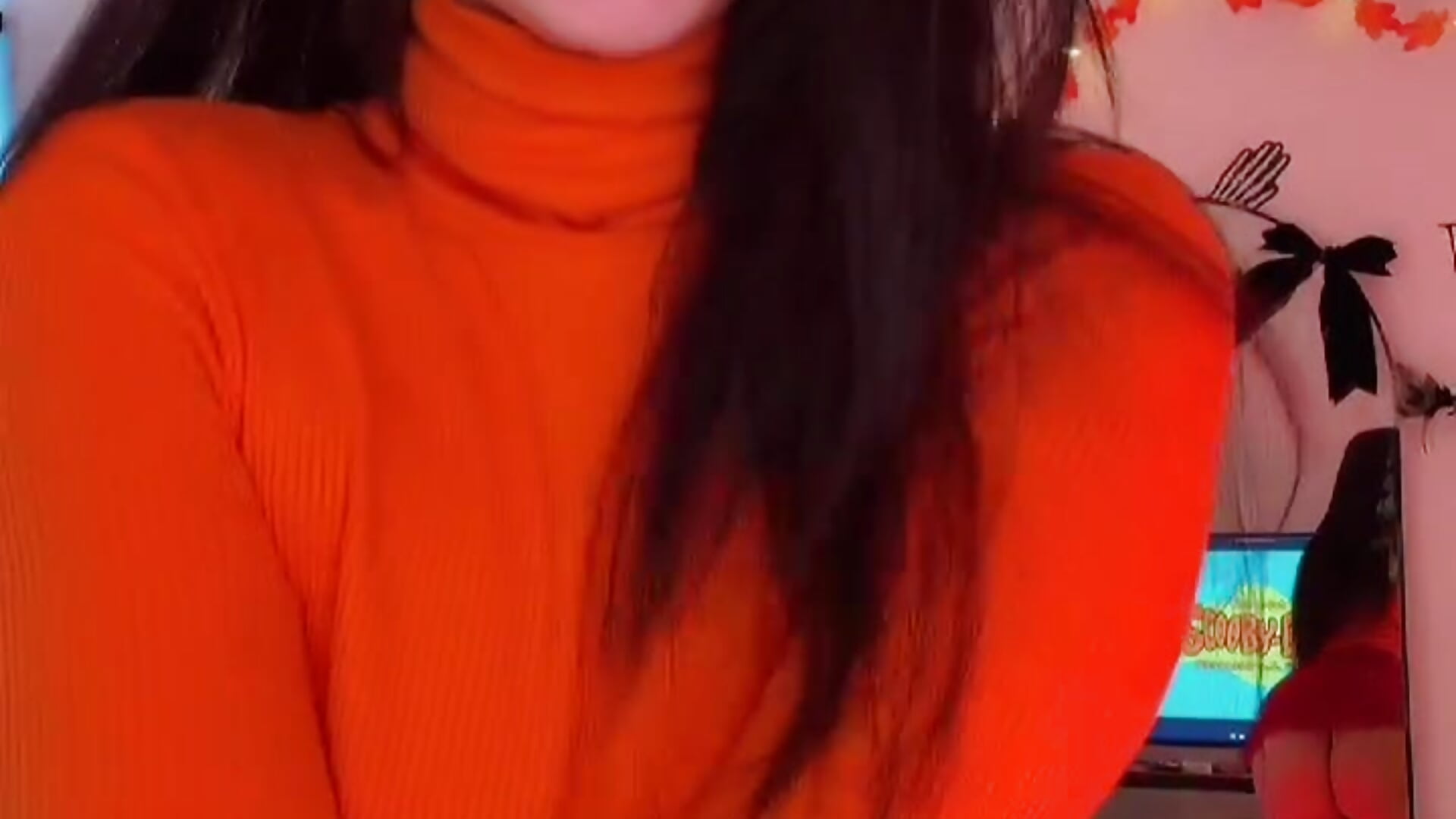Jinkies! 🤓🧡 Looks like Velma has solved another mystery…🤓🥰 - Vídeo de IsabellaSinn, modelo de vídeos