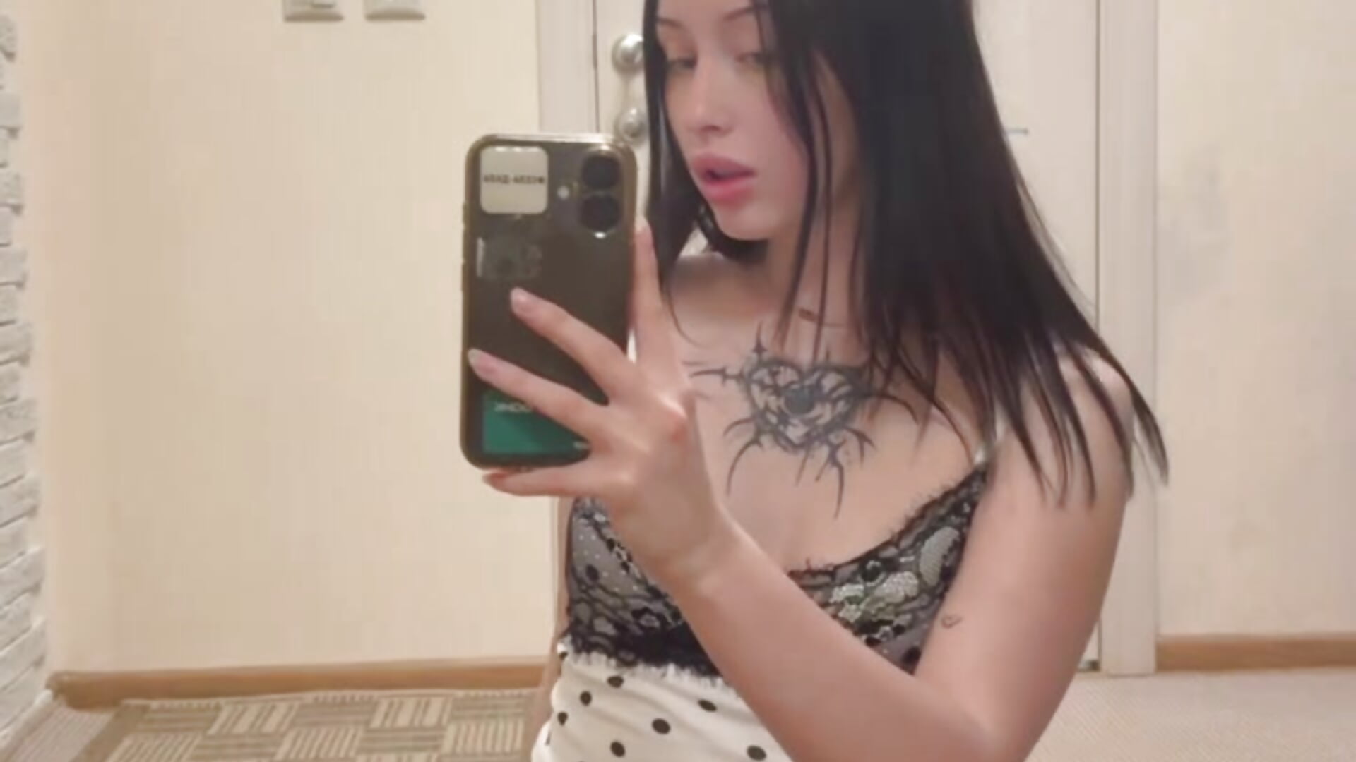 its me - video by AmeliaVale cam model