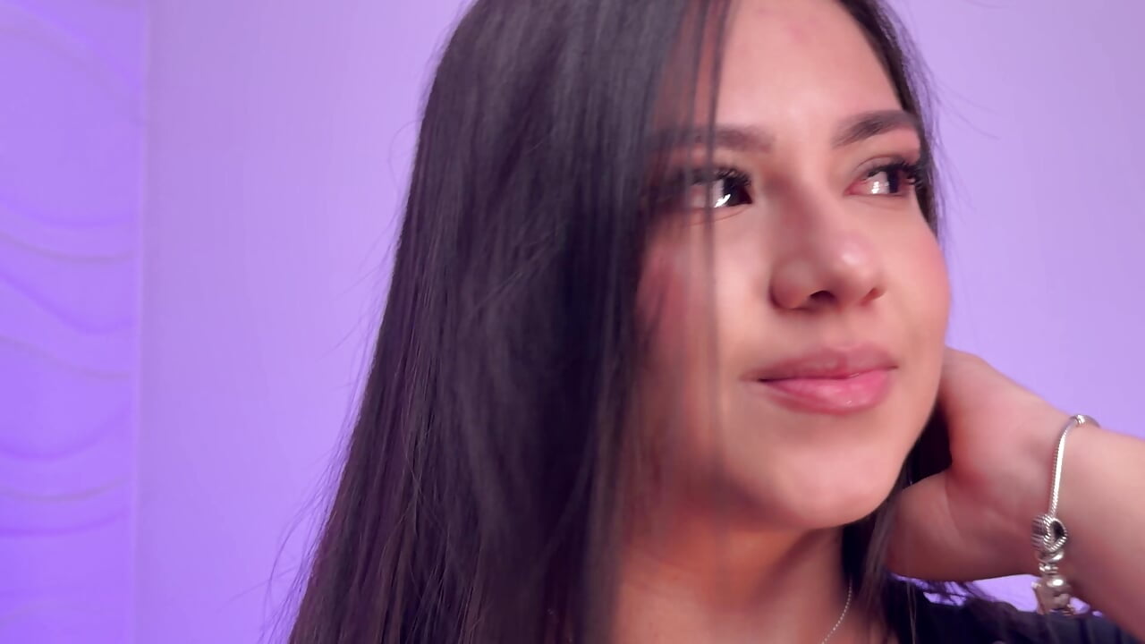 profile-intro-video-1791673501– IsabelSaenz_ kameramodell videója