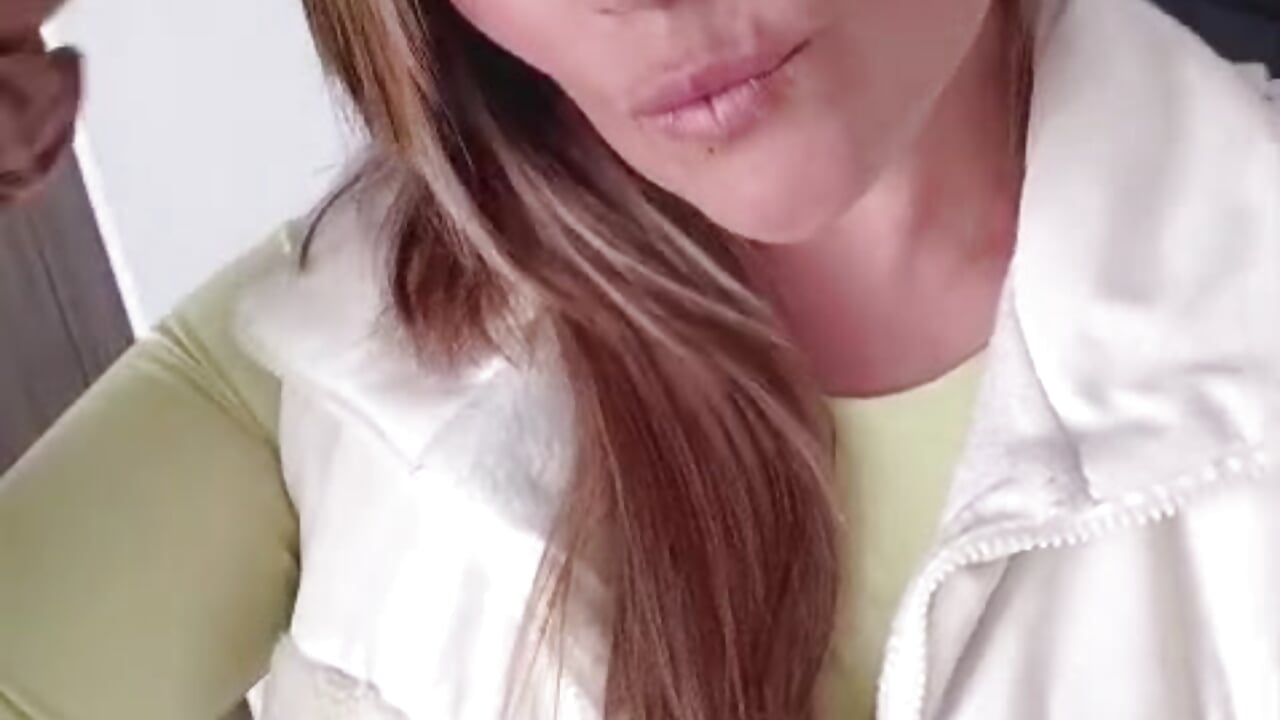 Besitos - video by Luciasexy2 cam model
